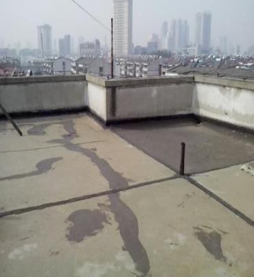 信阳市漏水维修 楼顶漏水是什么原因，楼顶漏水维修方法是什么?